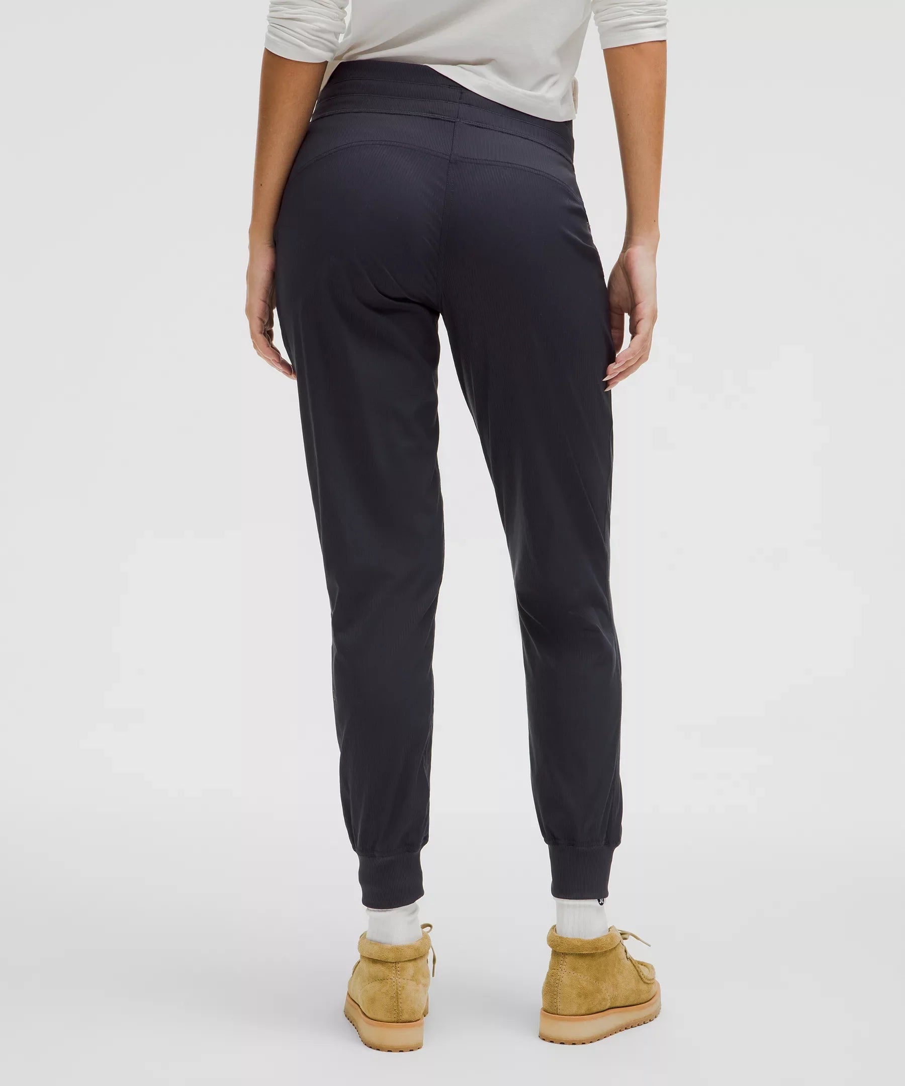 Pantalón deportivo de tiro medio