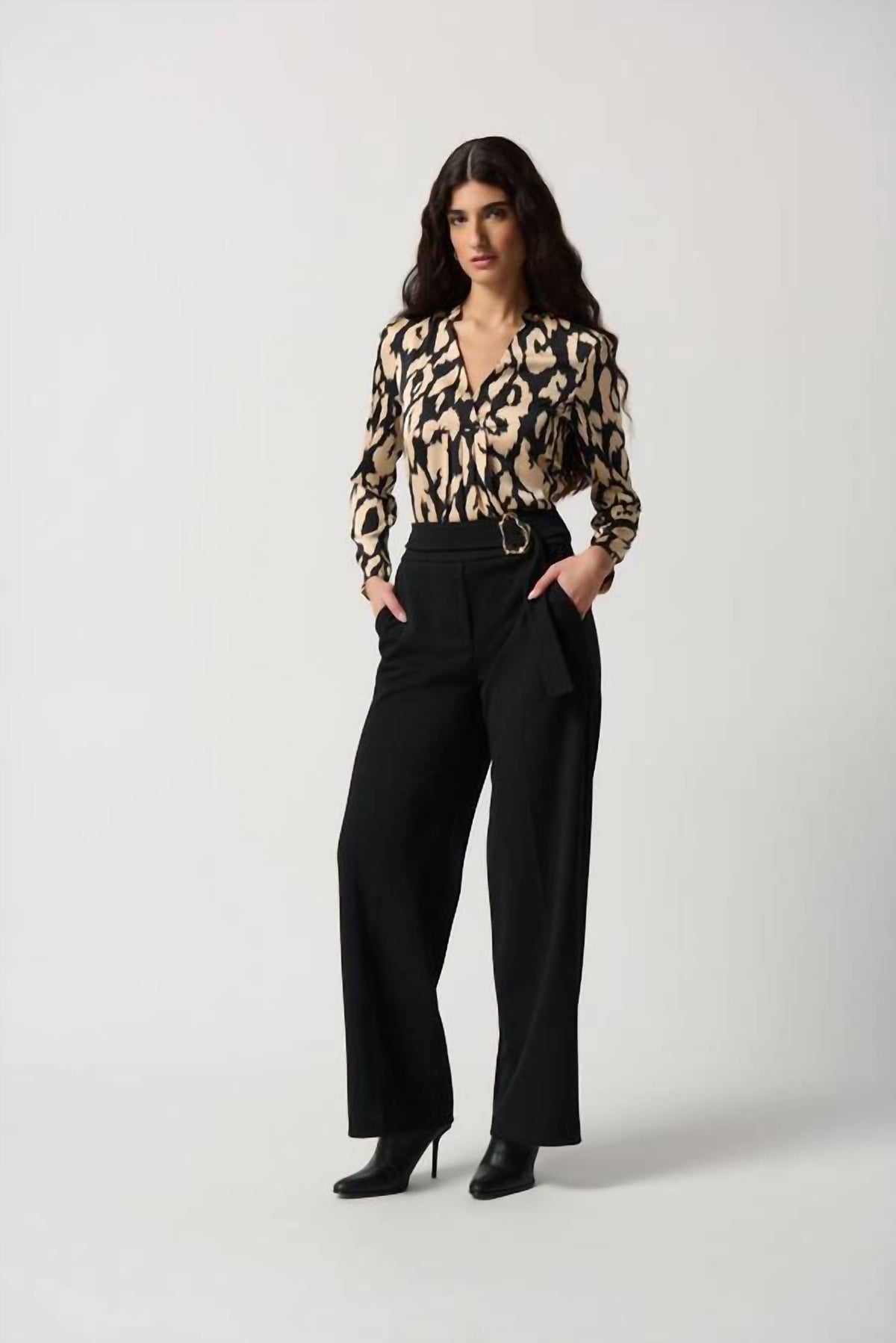Pantalón de pierna ancha color negro