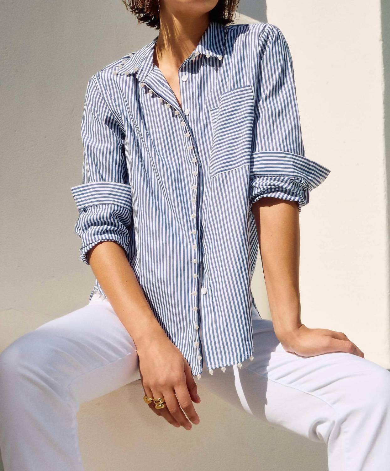 Blusa a rayas color blanco y azul