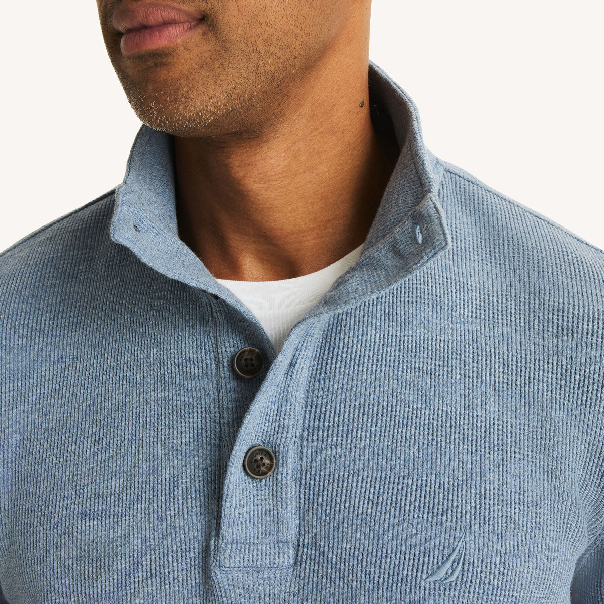 Suéter de hombre con cuello alto