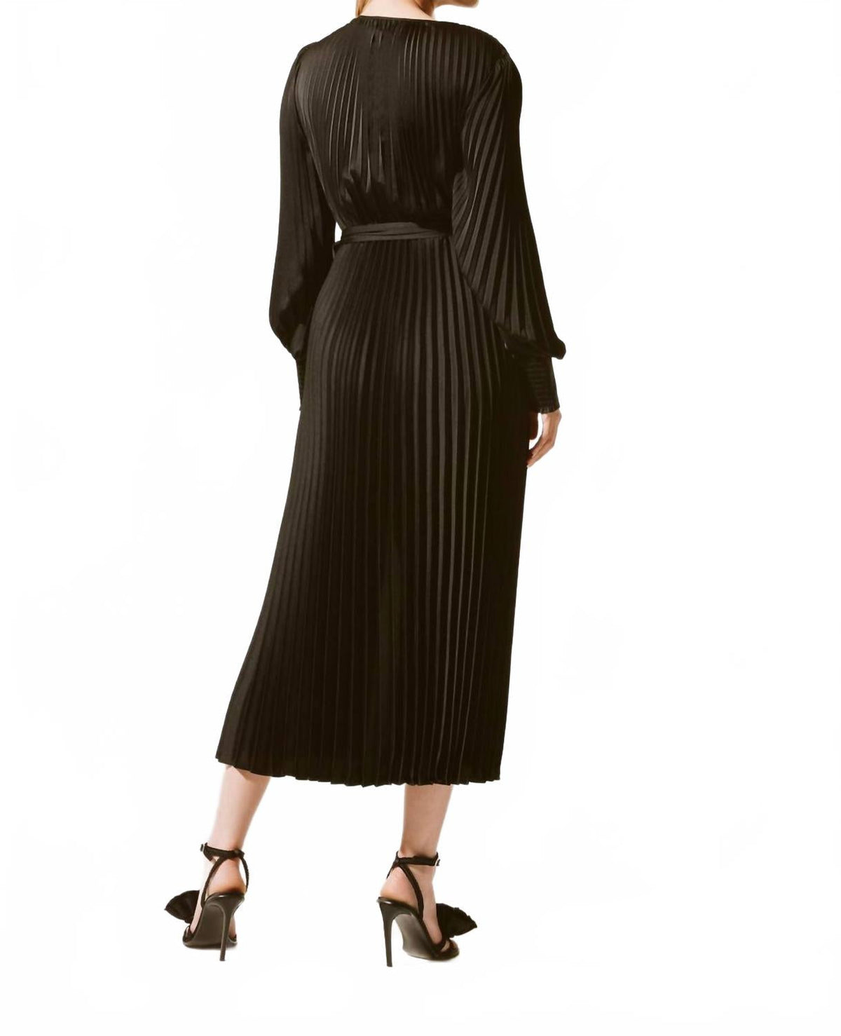 Vestido midi con pliegues color negro