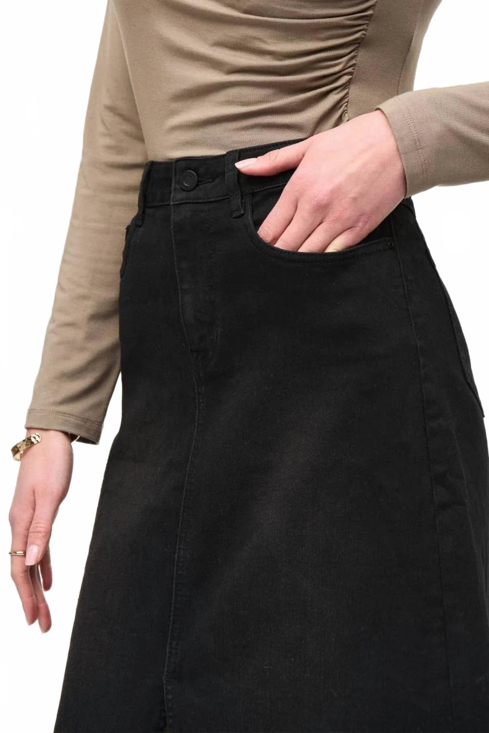 Falda de mezclilla midi color negro