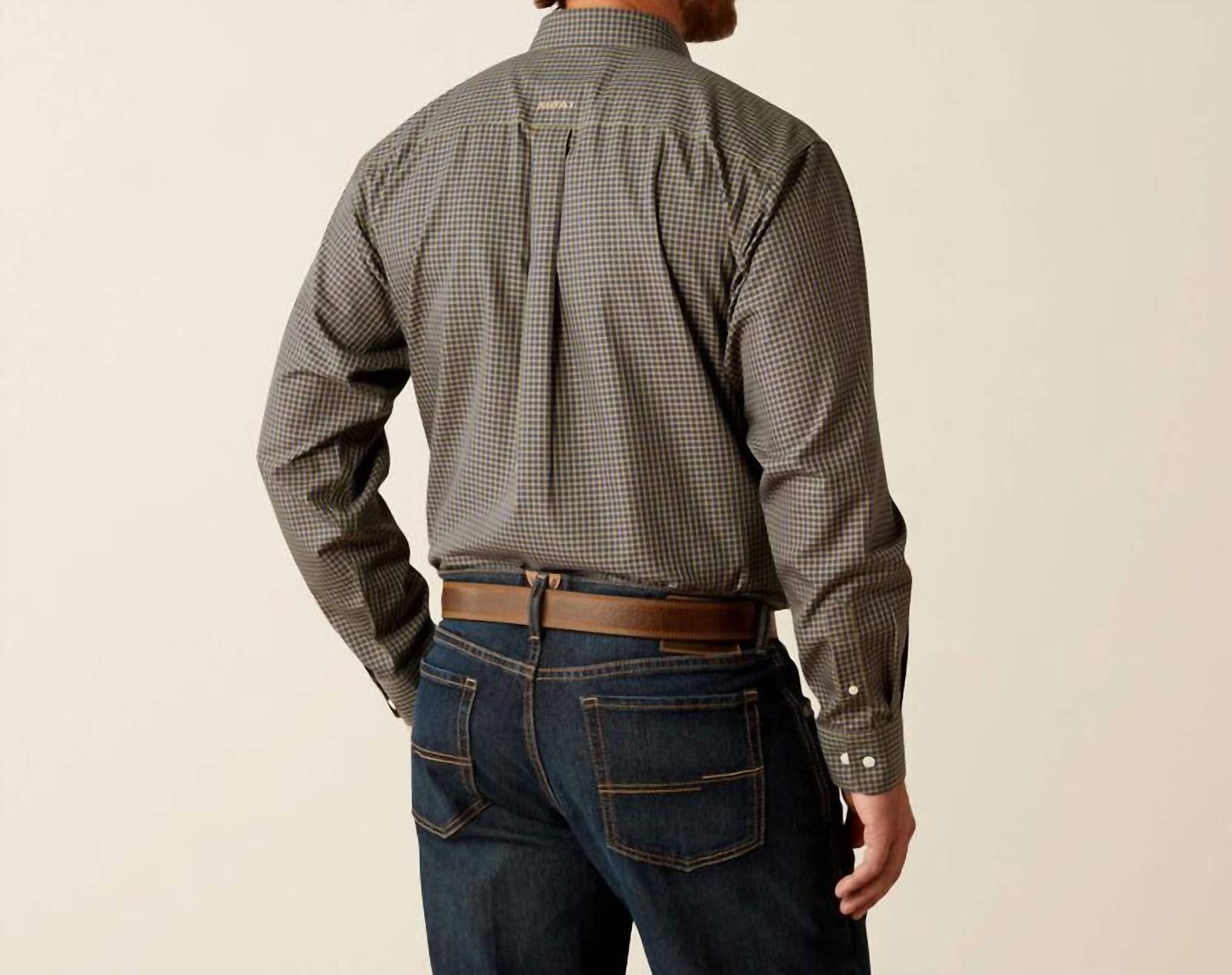 Camisa color azul marino