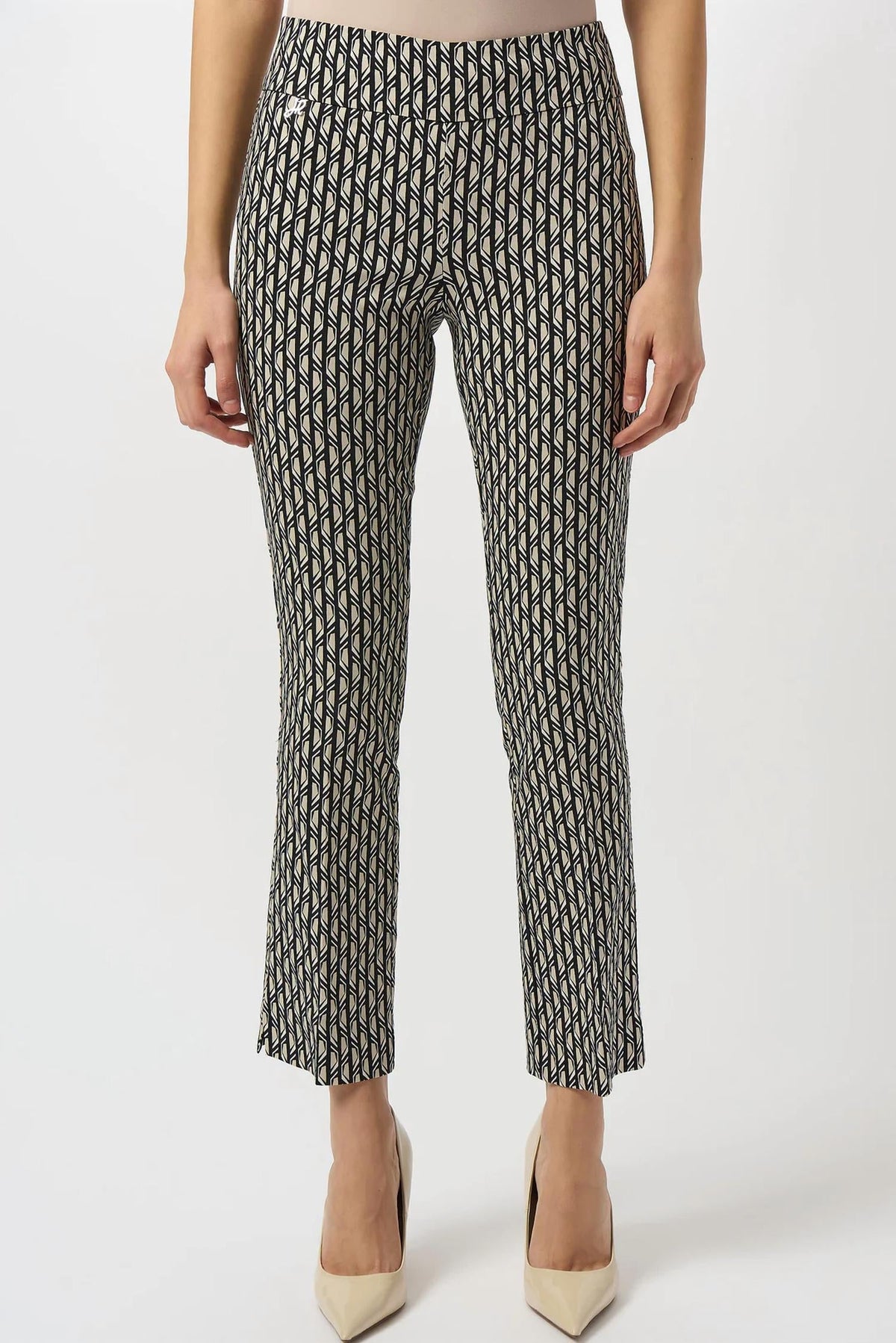 Pantalón de corte recto color negro