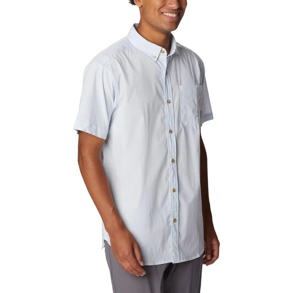 Camisa de hombre de manga corta a rayas color blanco