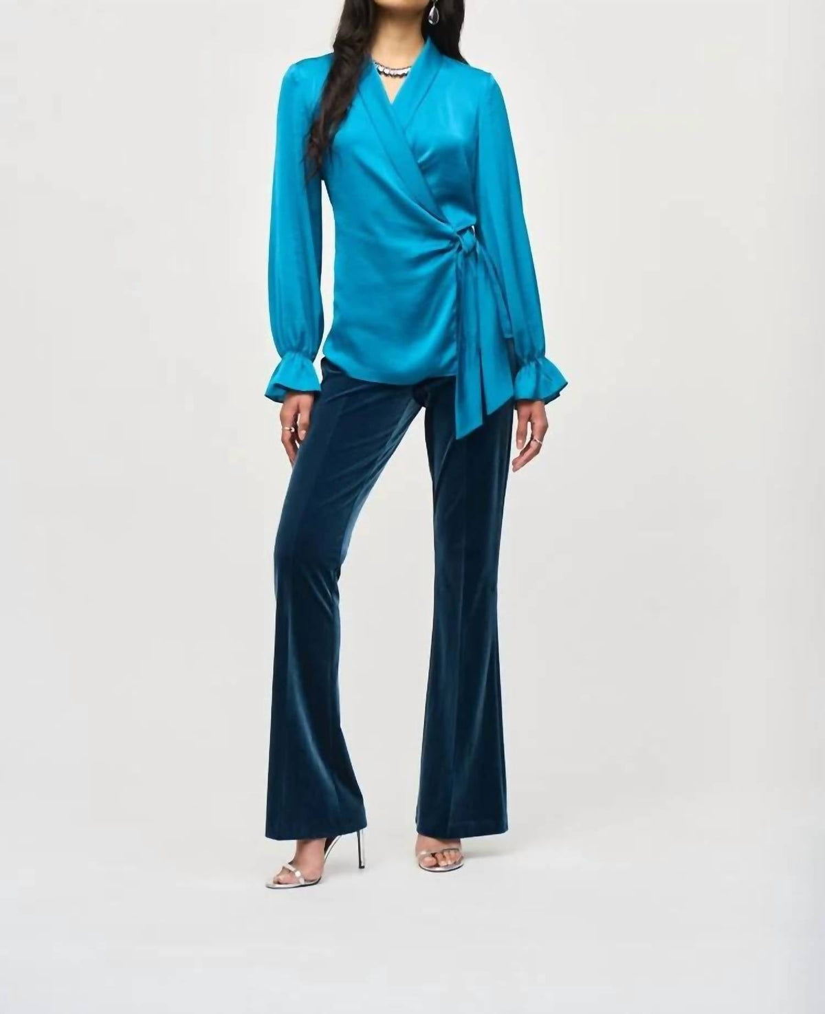 Blusa de satén color azul