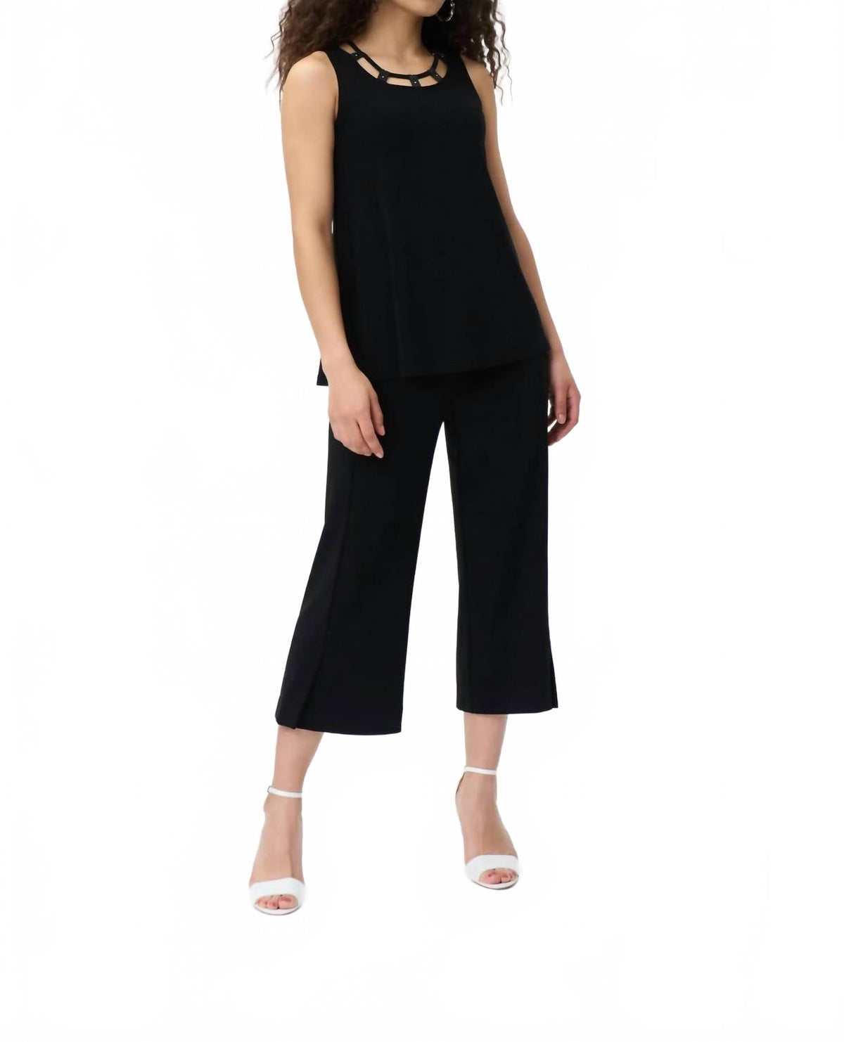 Top sin mangas color negro