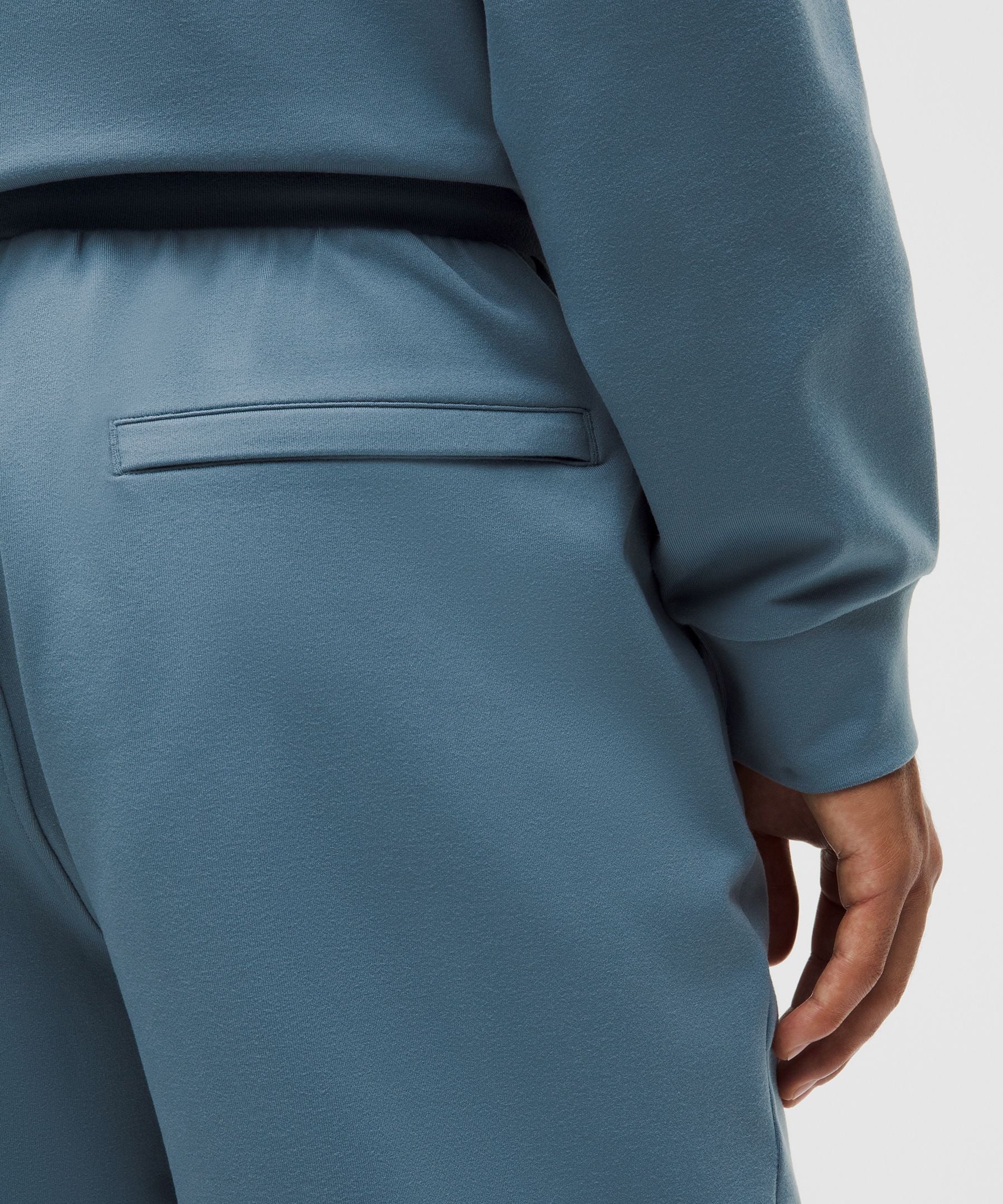 Pantalón deportivo de corte amplio
