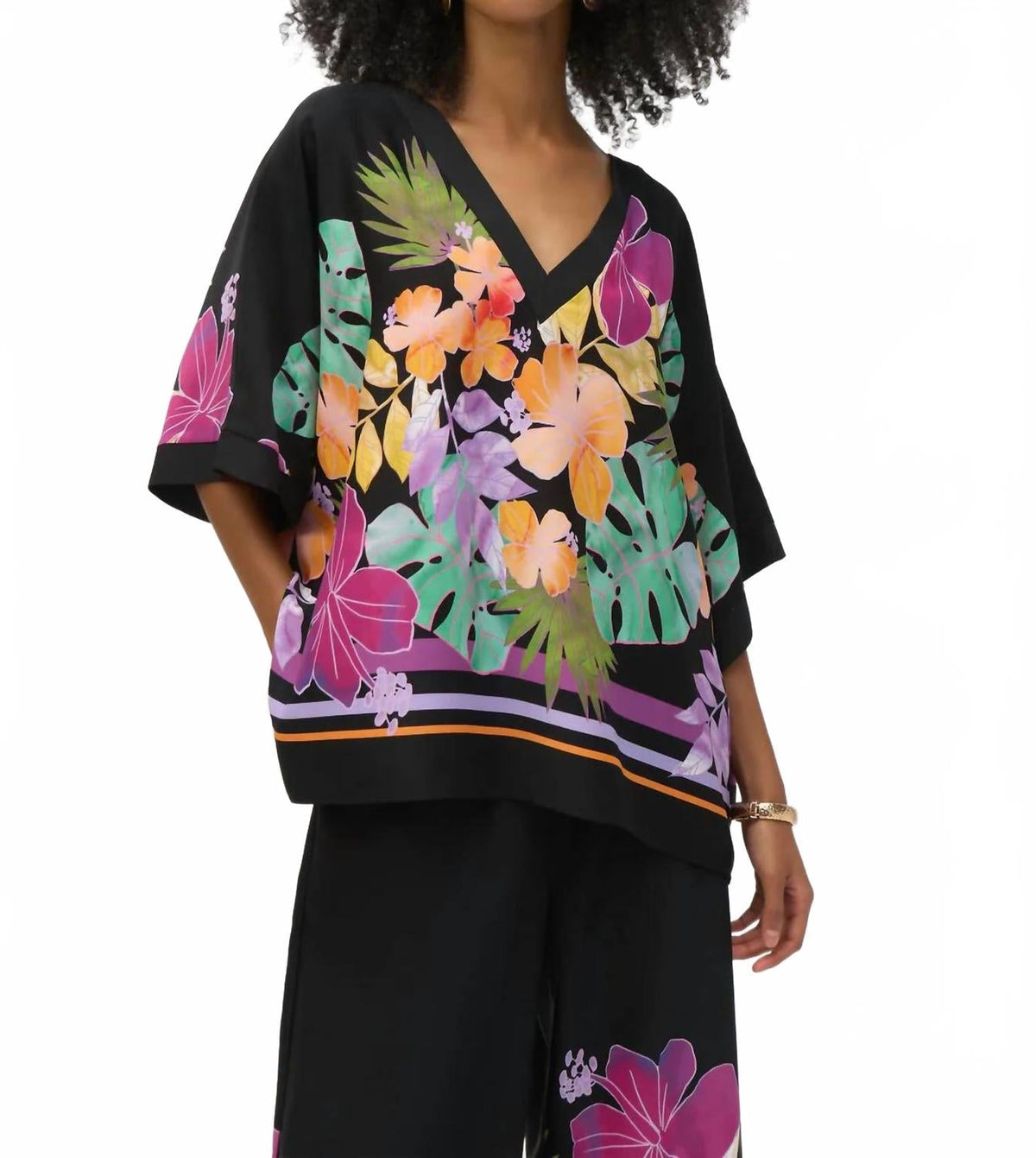 Top con estampado floral color negro