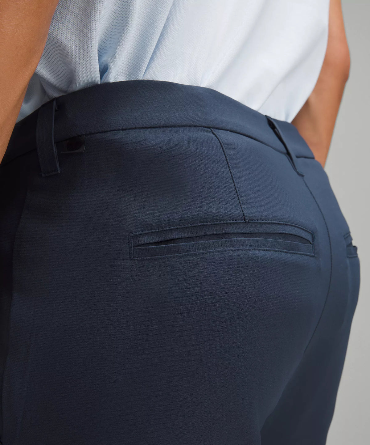 Pantalón de corte ajustado