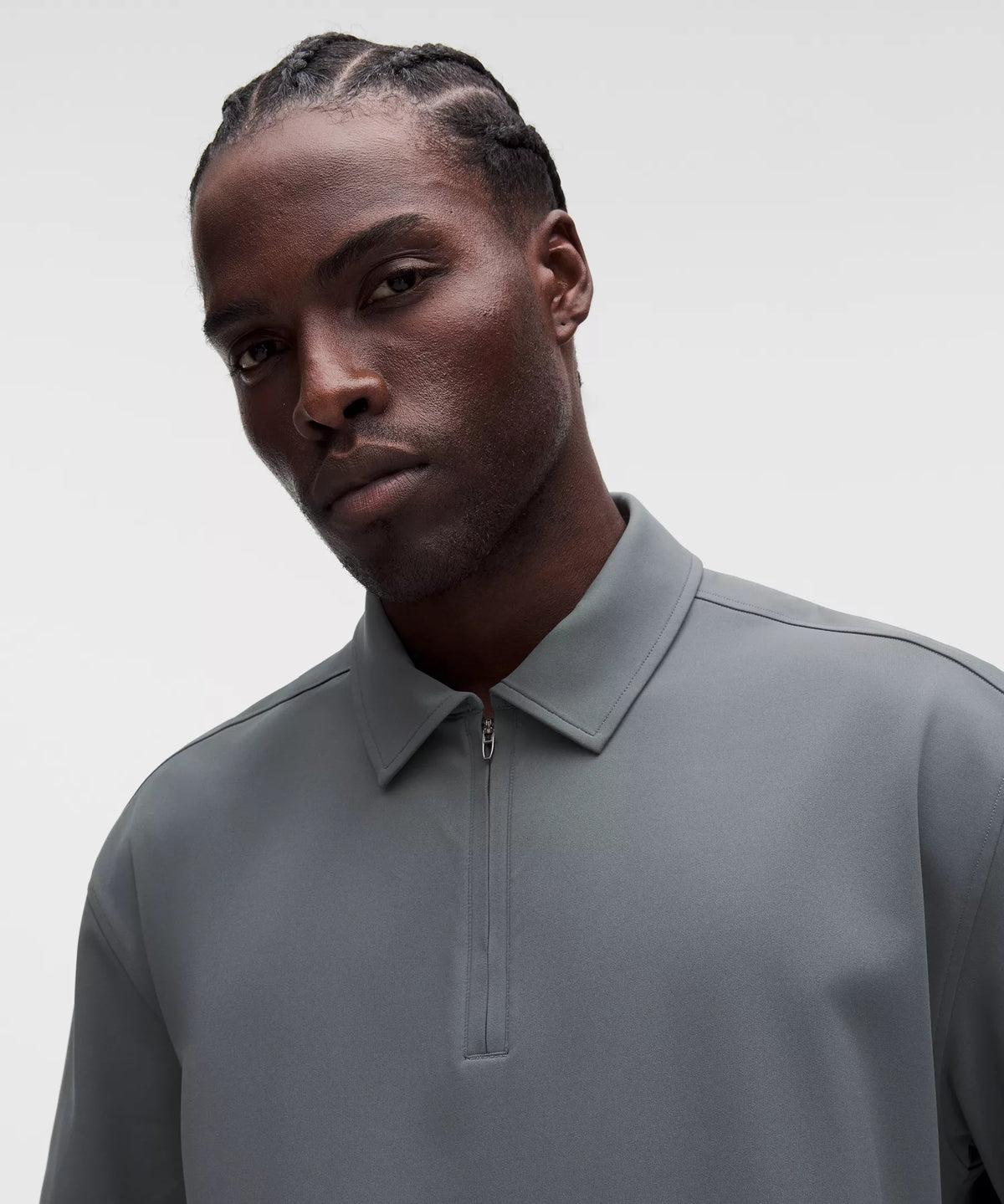 Polo de corte amplio