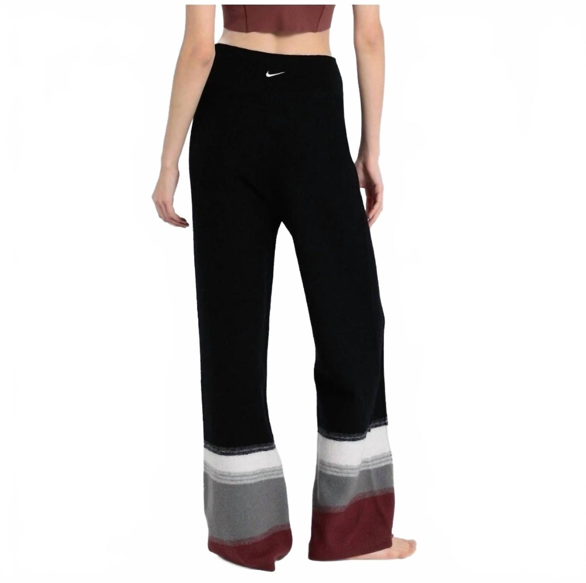Pantalón de corte ajustado color negro