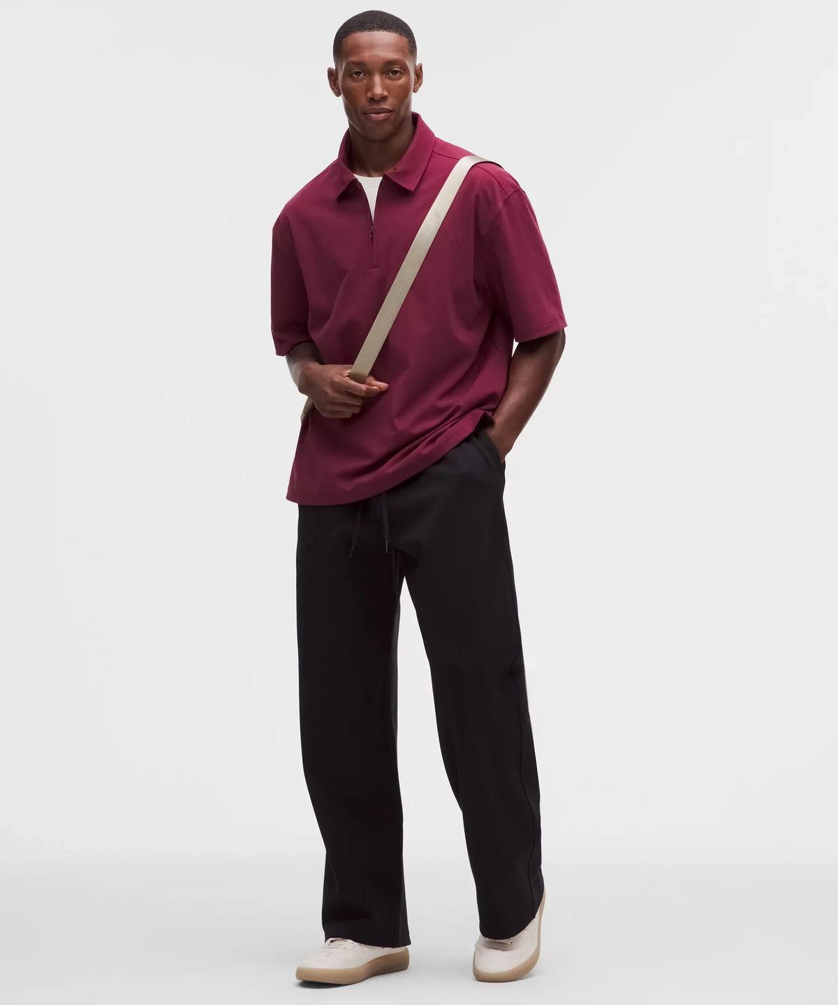 Polo de corte amplio