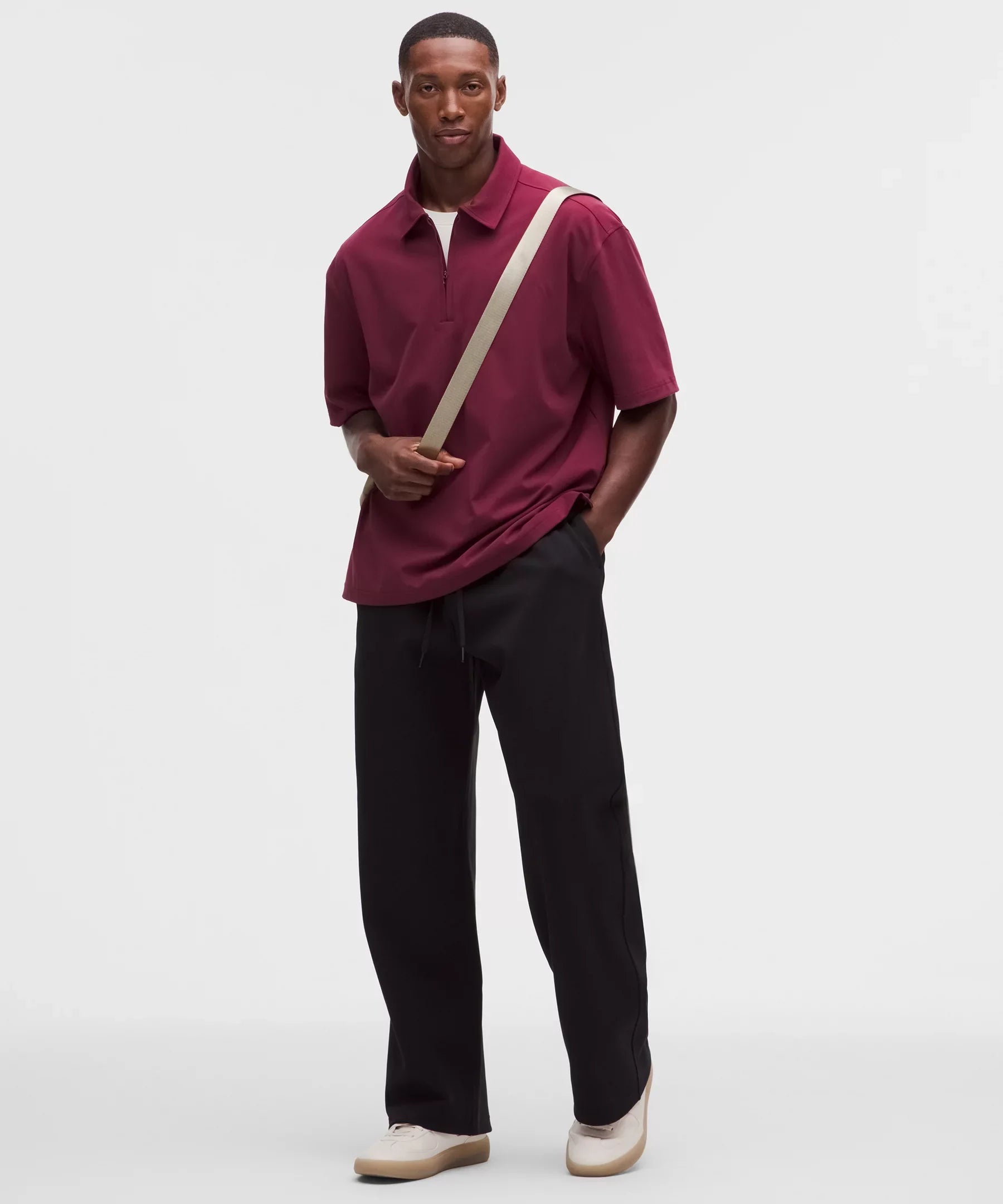 Polo de corte amplio