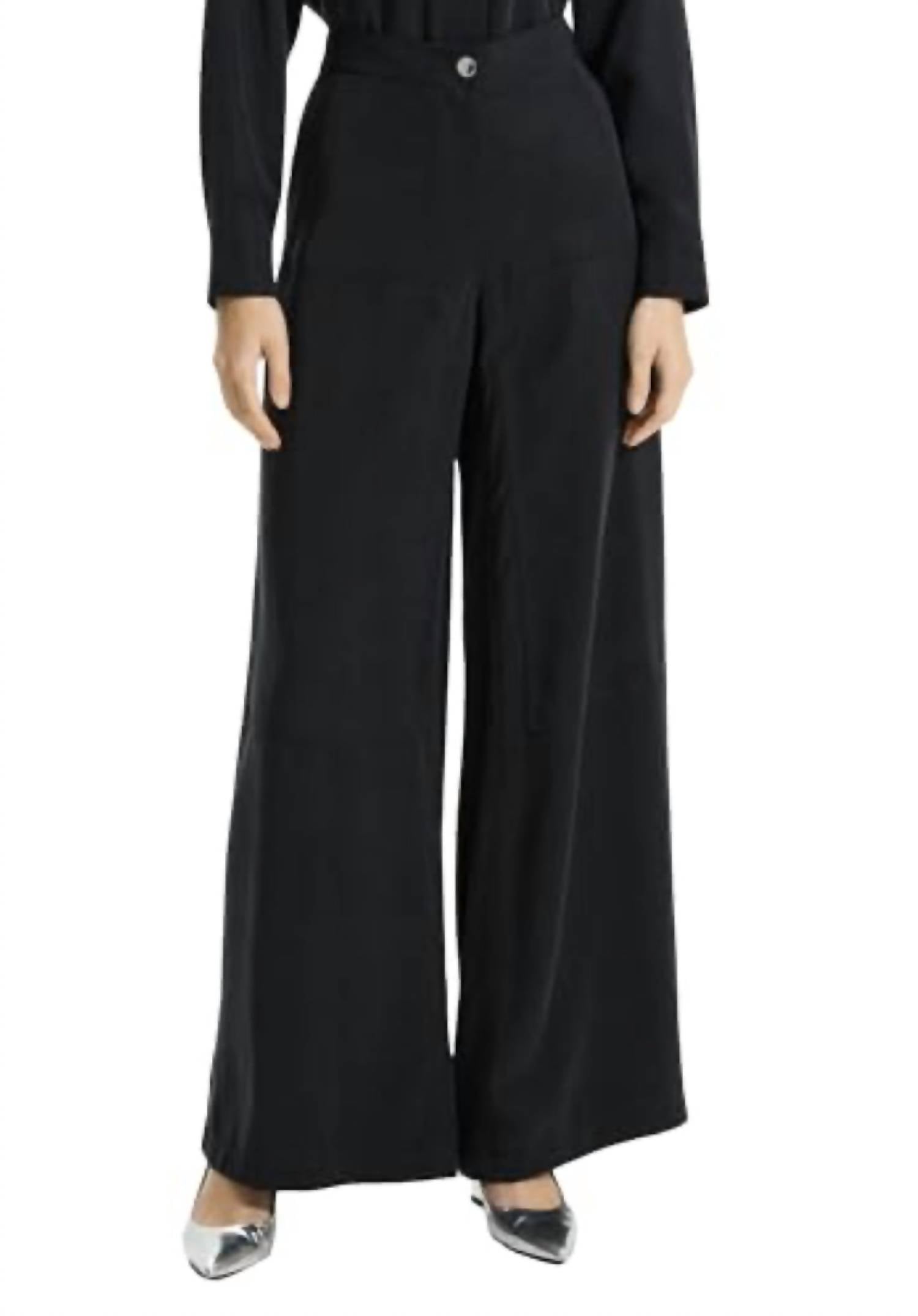 Pantalón de pierna ancha color negro
