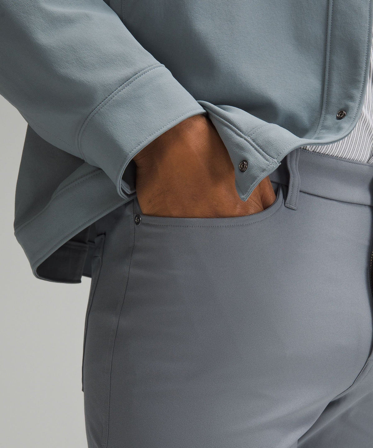 Pantalón de corte ajustado