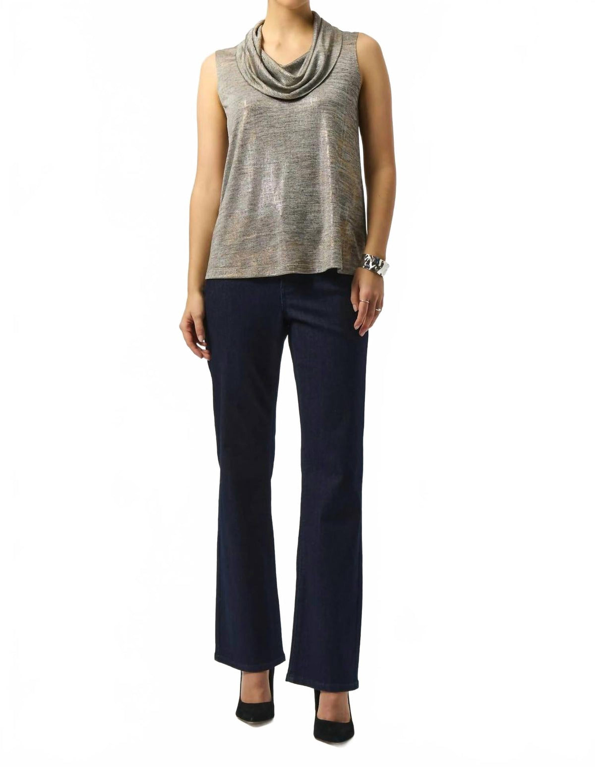 Top sin mangas color beige