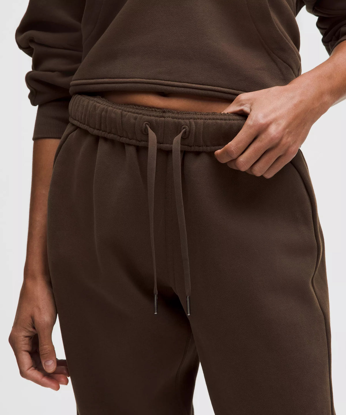 Pantalón deportivo de corte amplio de tiro medio