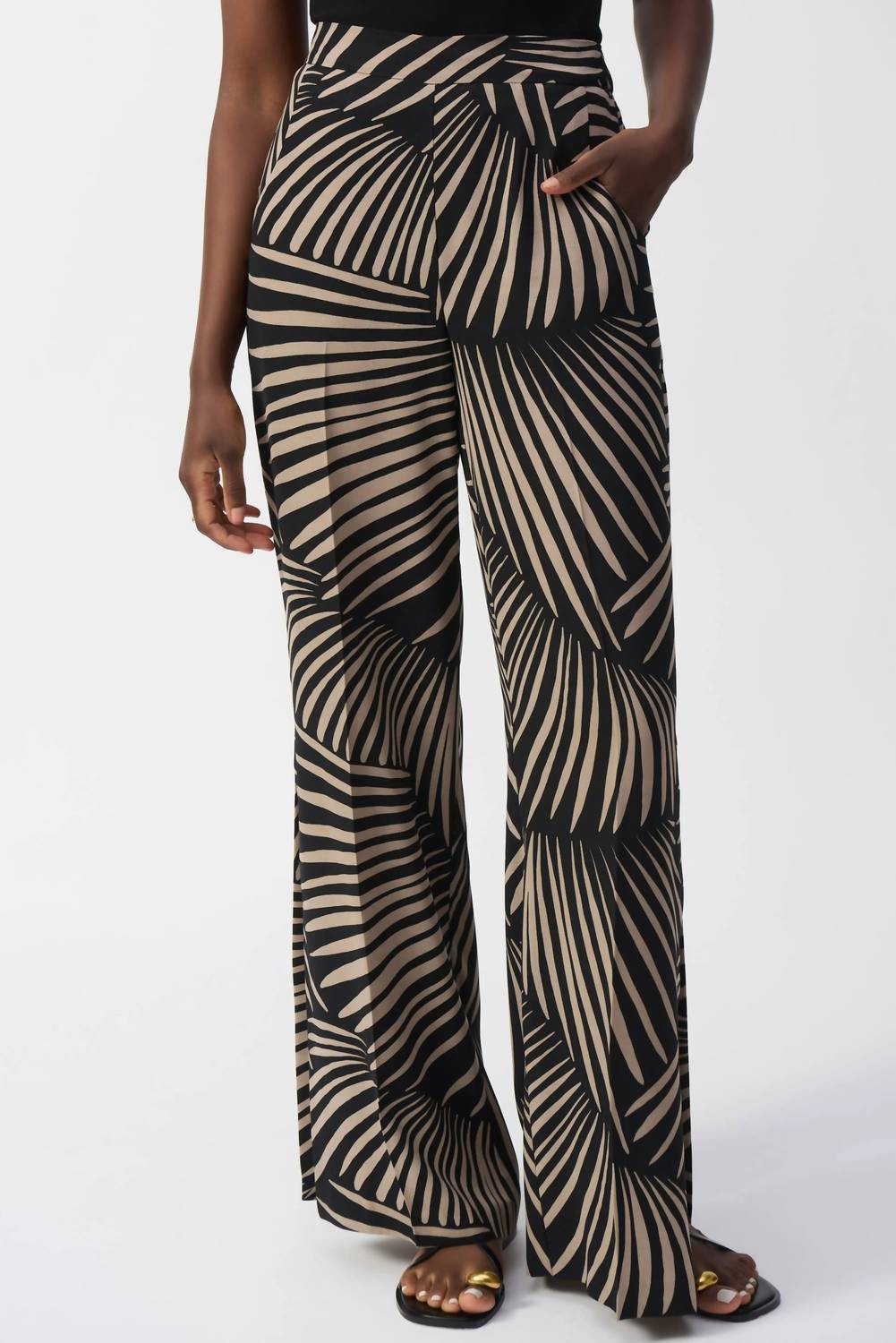 Pantalón de pierna ancha color negro