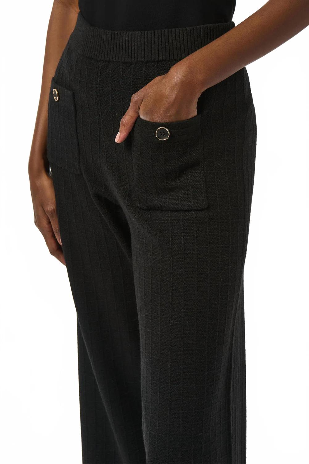 Pantalón de pierna ancha color negro