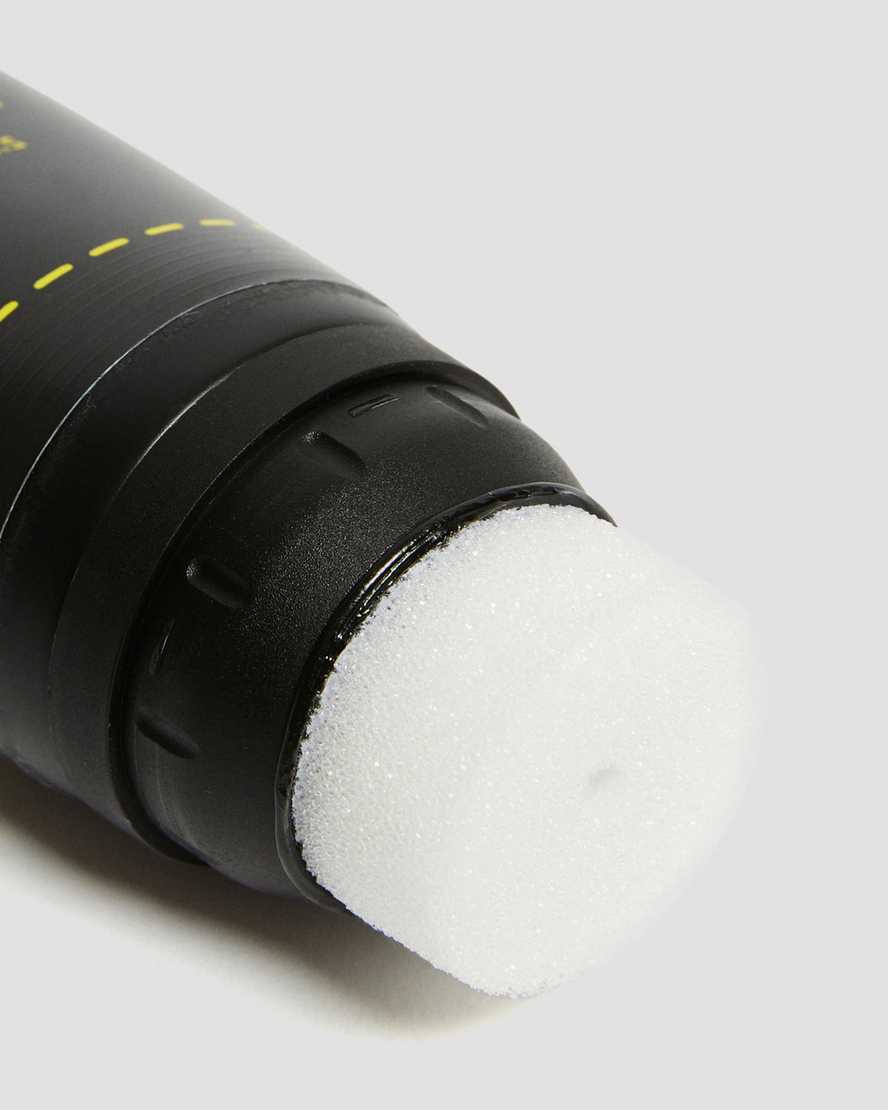 Producto para el cuidado del calzado color blanco