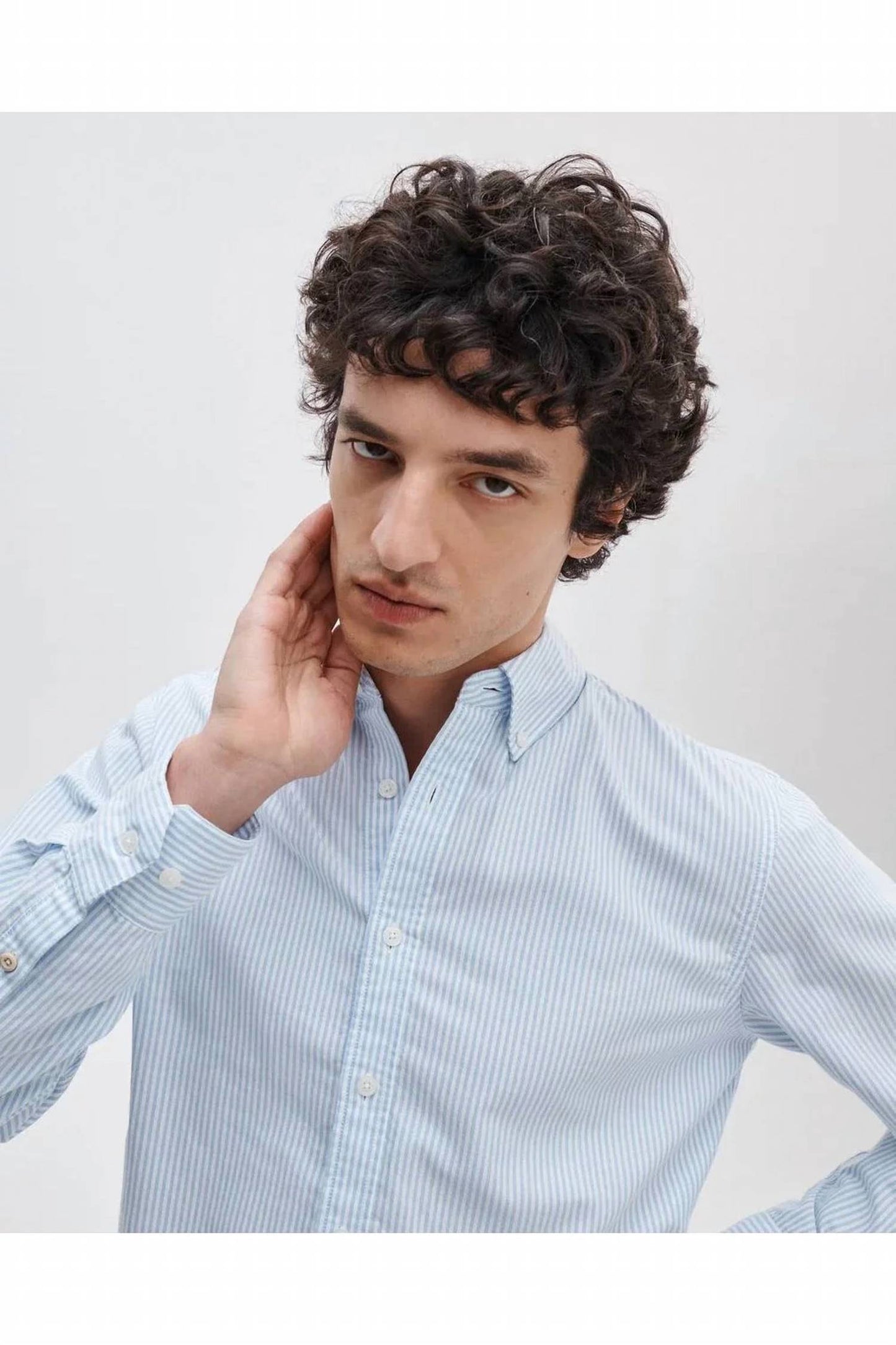 Camisa a rayas color azul claro