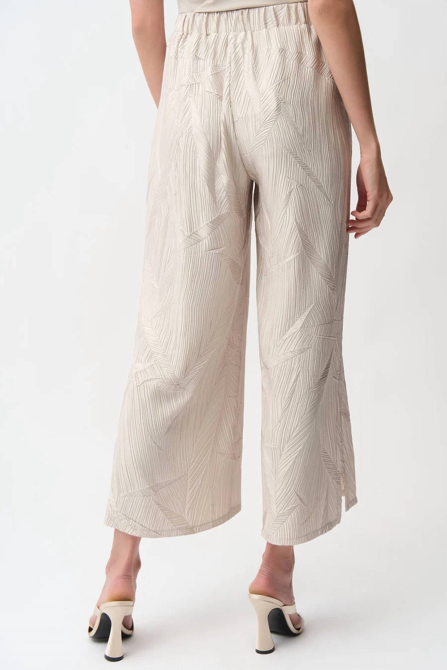 Pantalón de satén con pliegues