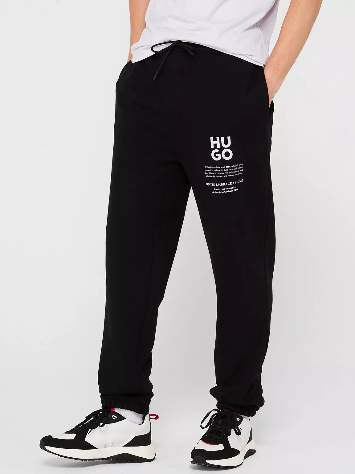 Pantalón deportivo de hombre color negro