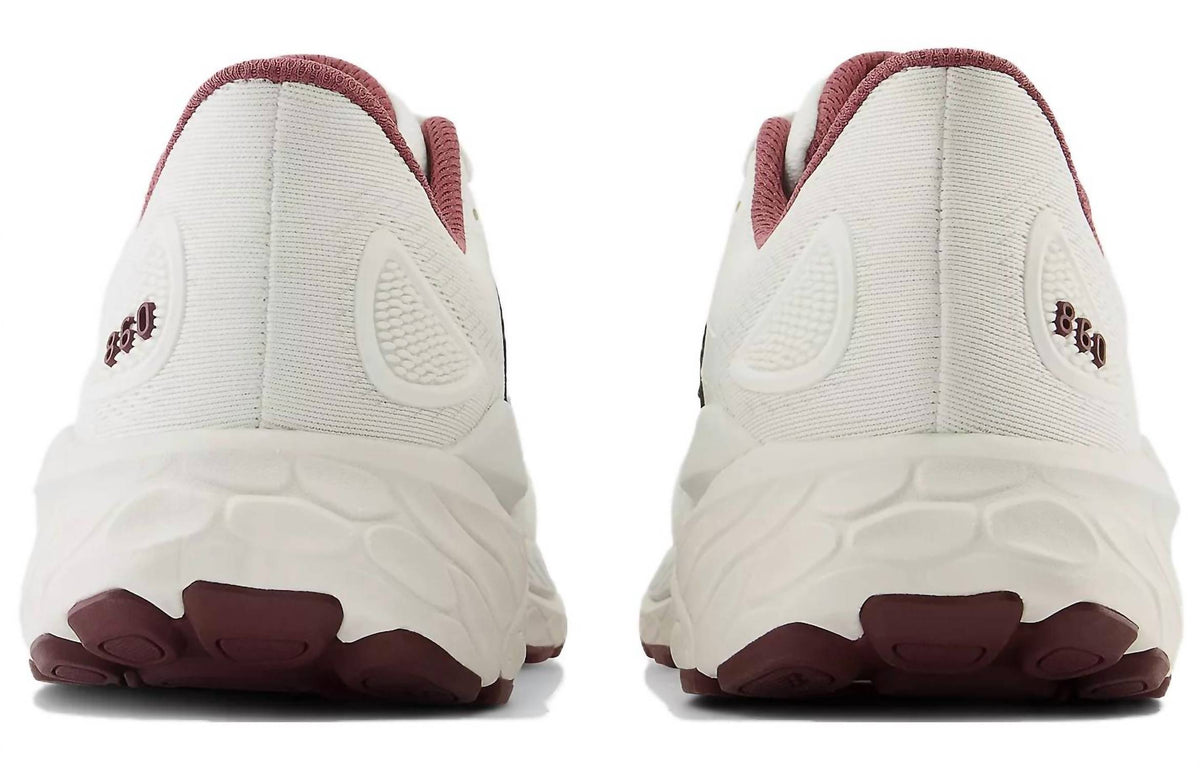 Tenis para correr de hombre color blanco y vinotinto