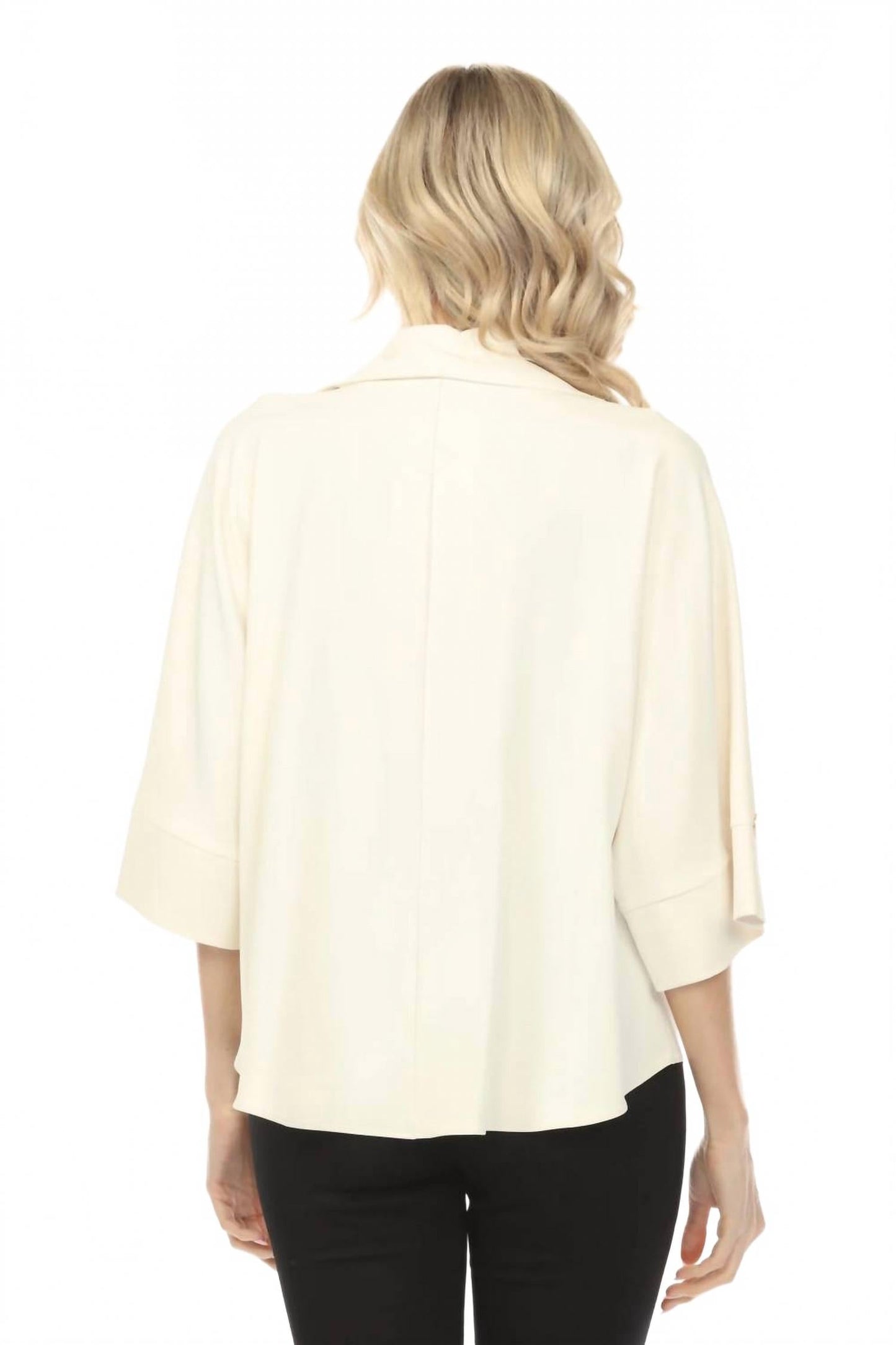 Blusa con cuello en V de corte amplio