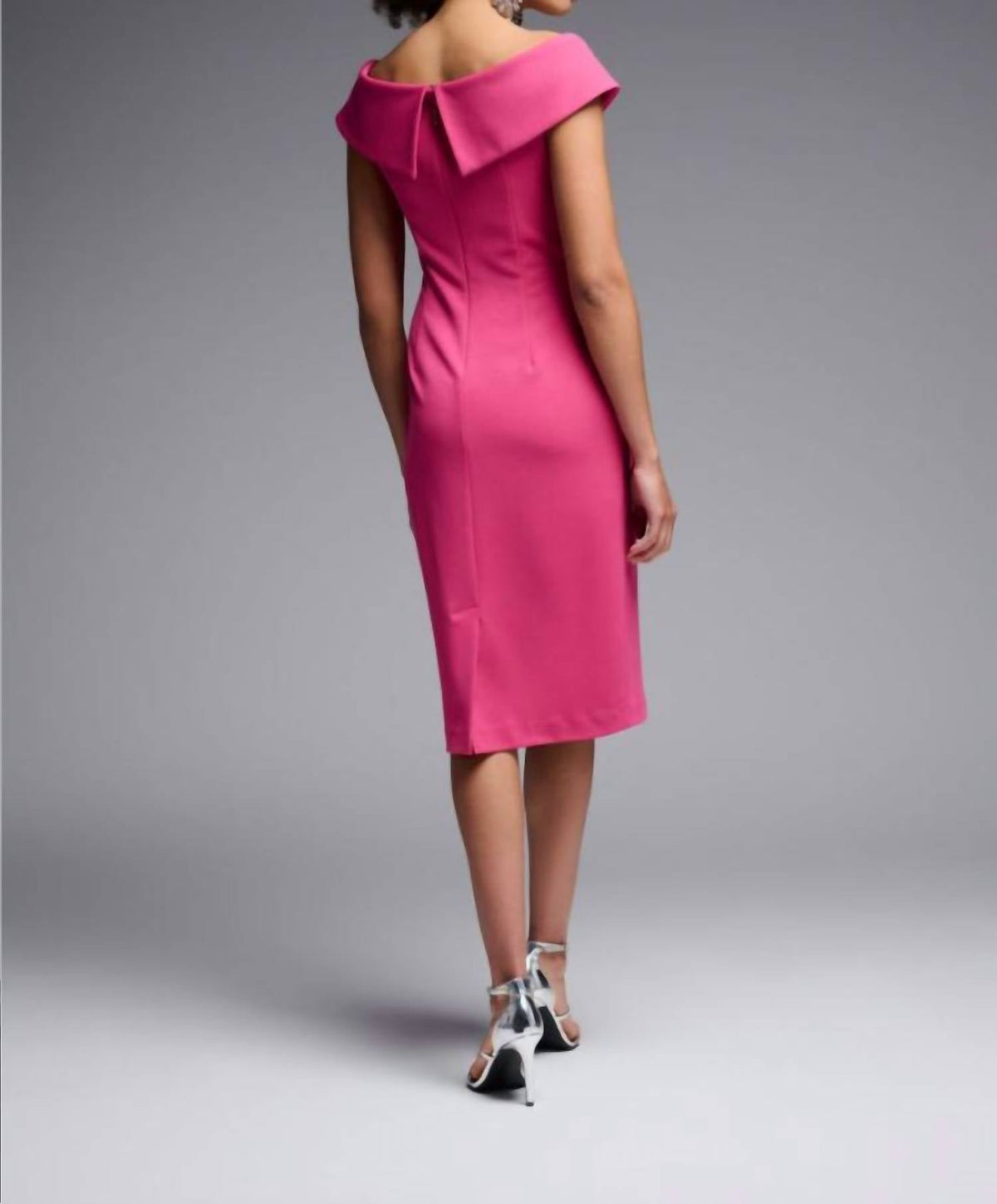 Vestido con hombros descubiertos