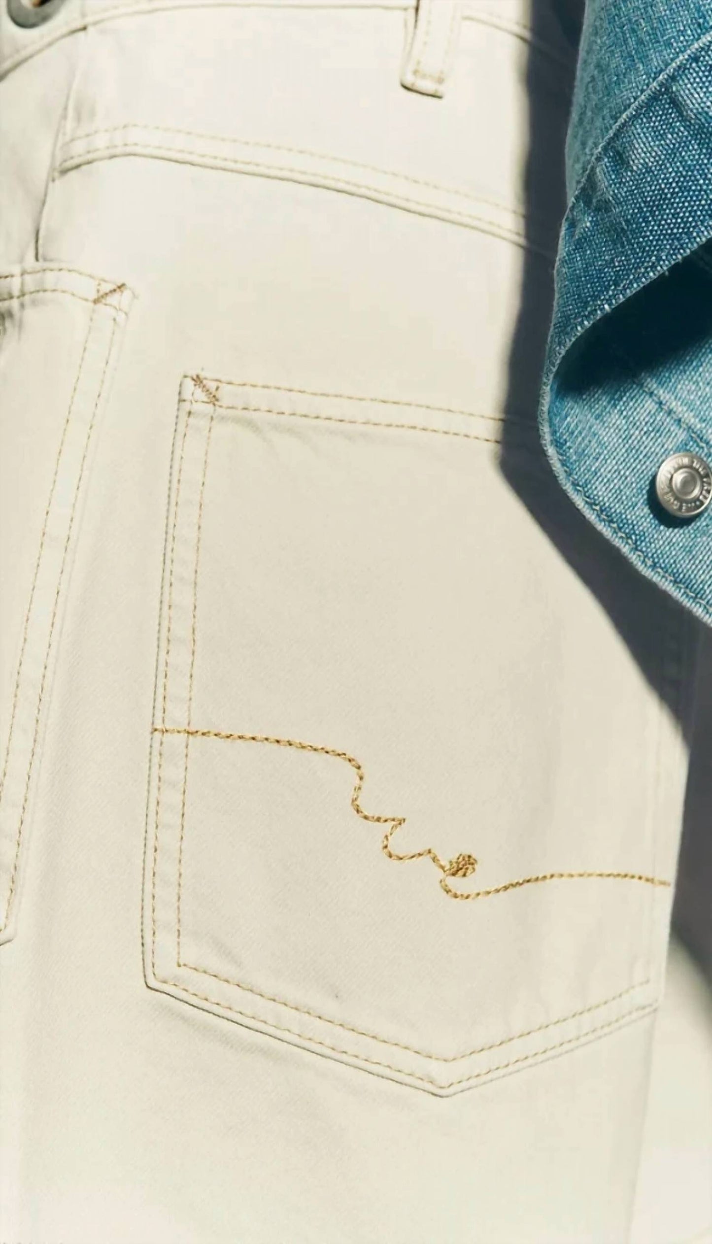 Short color blanco