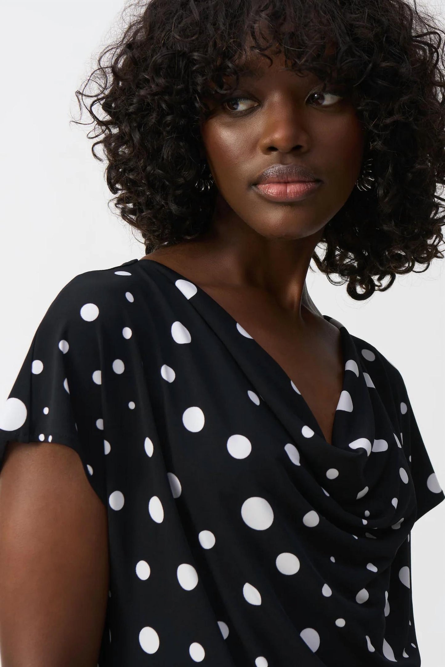 Top de lunares color negro