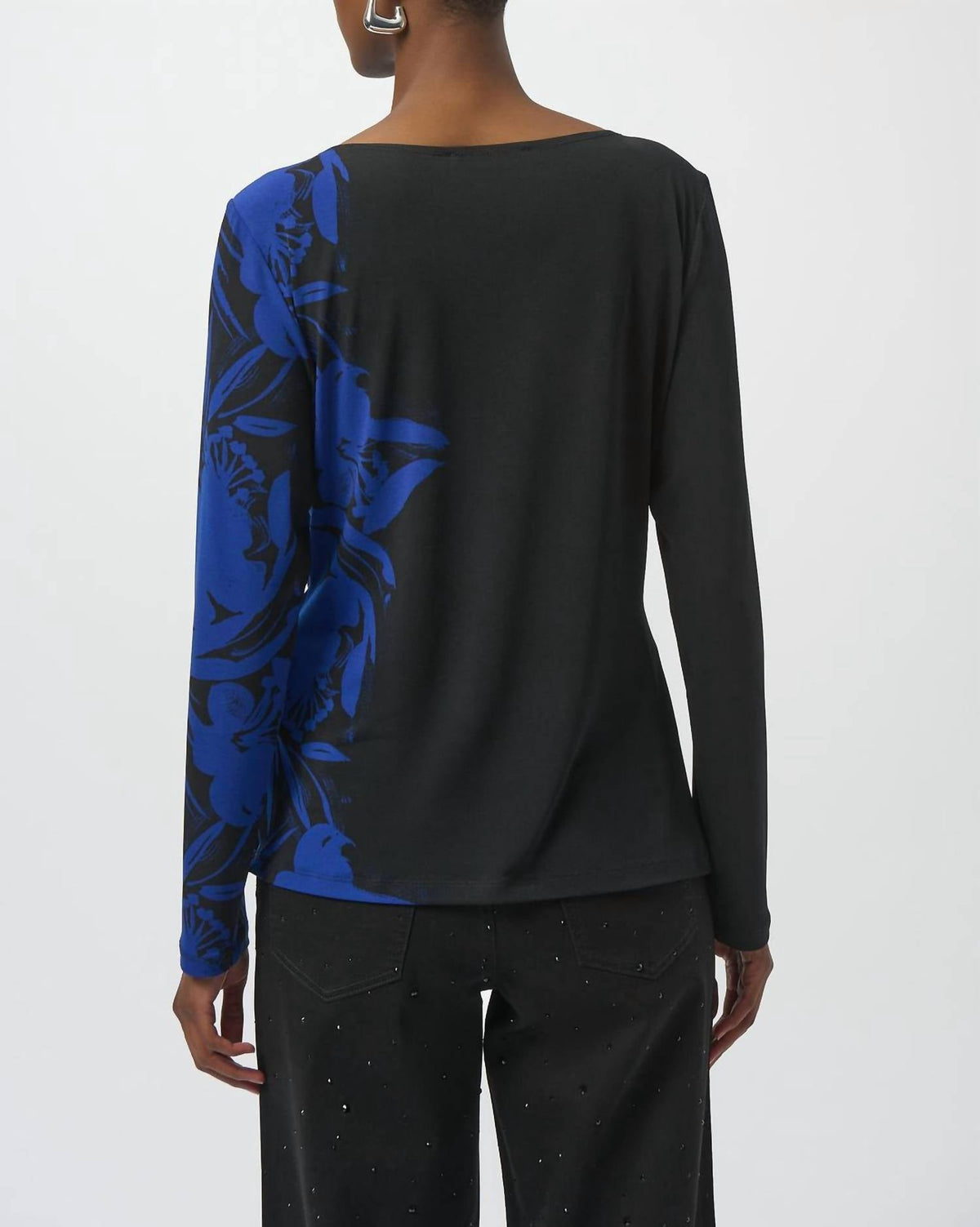 Top con estampado floral color negro