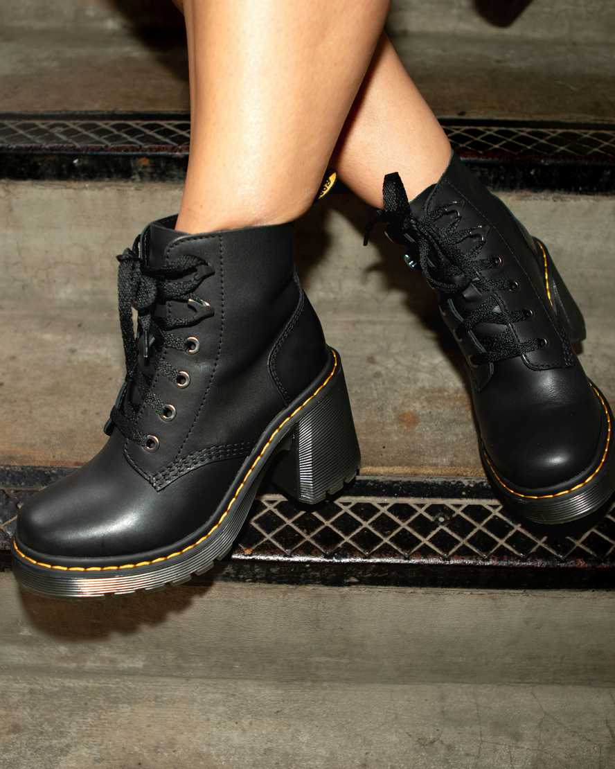 Botas de cuero con cordones