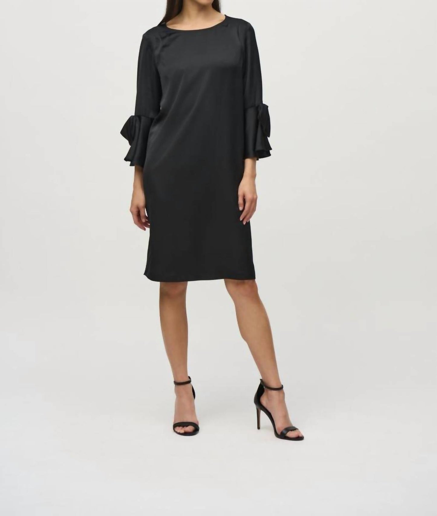 Vestido de satén con boleros color negro