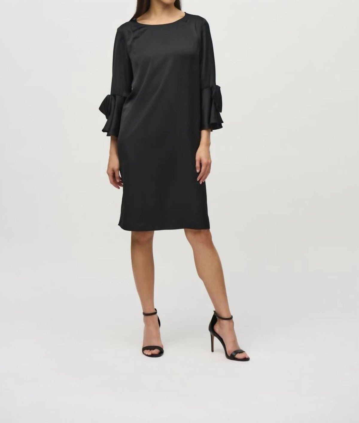 Vestido de satén con boleros color negro