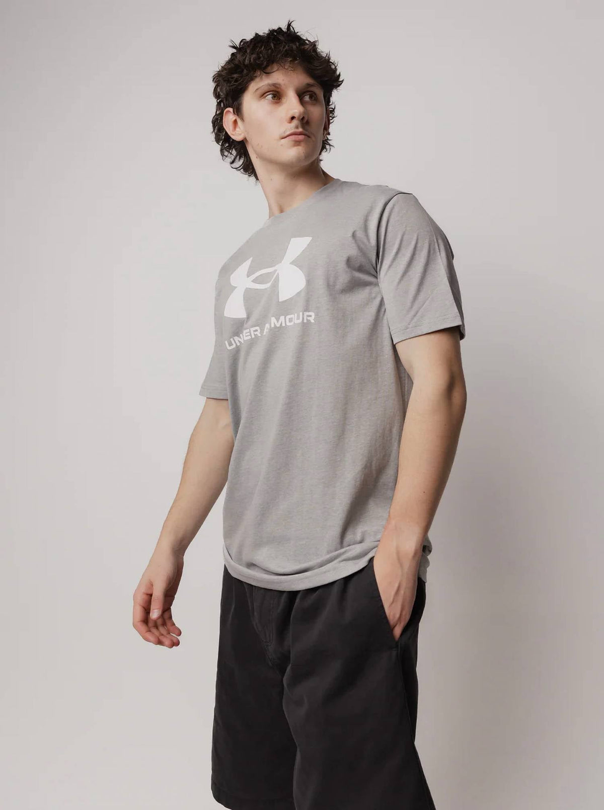 Camiseta de manga corta color gris claro