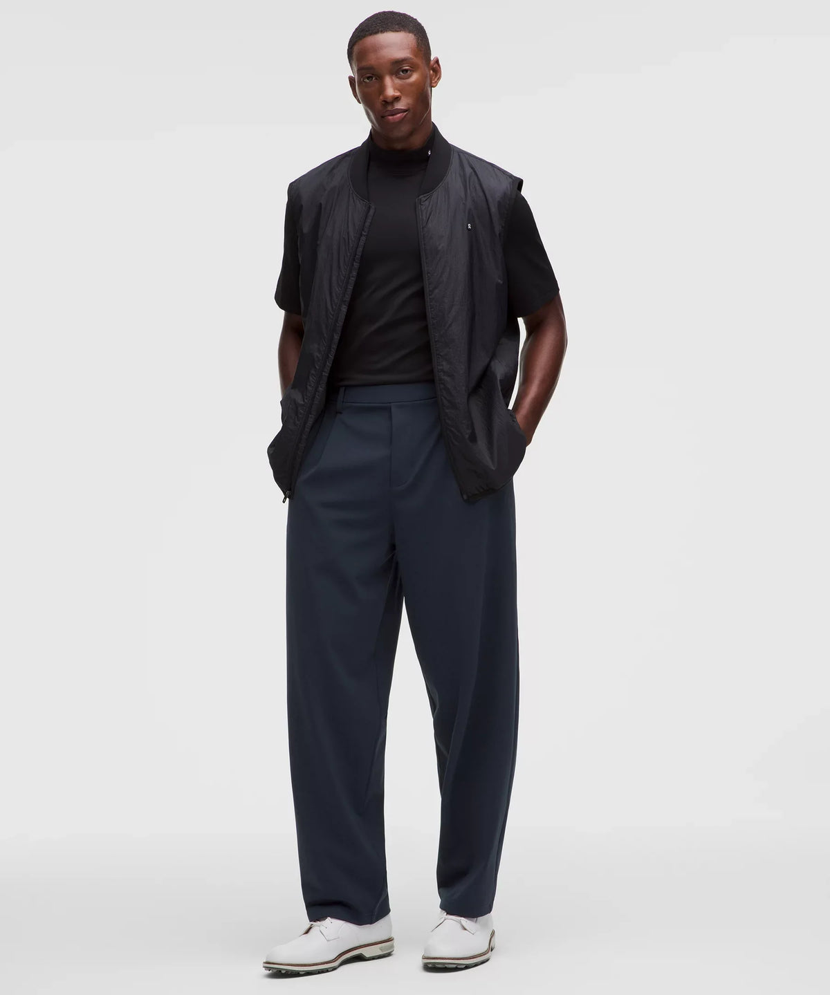 Pantalón de hombre de corte amplio con pliegues