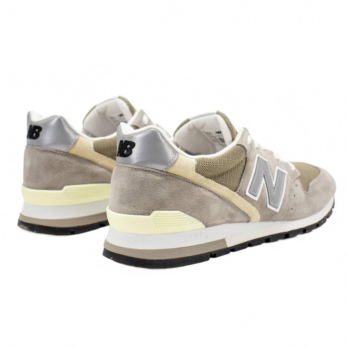 Tenis de hombre color gris