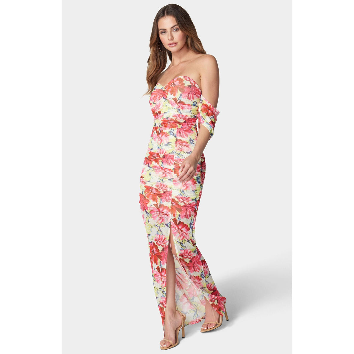 Vestido de mujer con hombros descubiertos con estampado