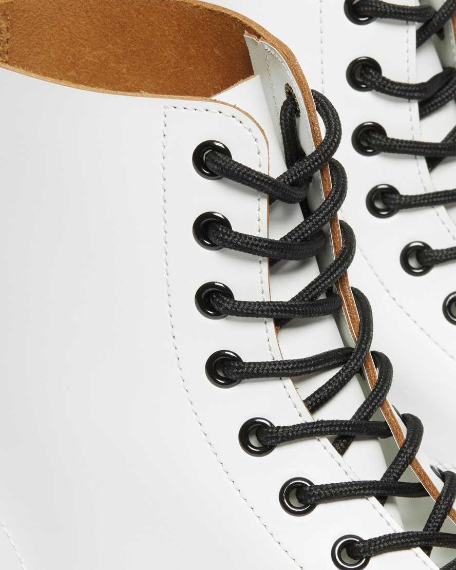 Botas con cordones
