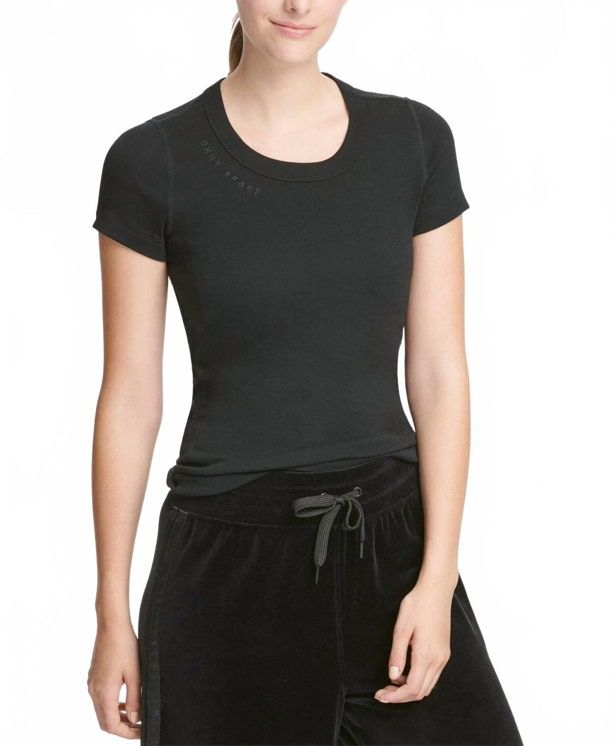Camiseta con bordado color negro