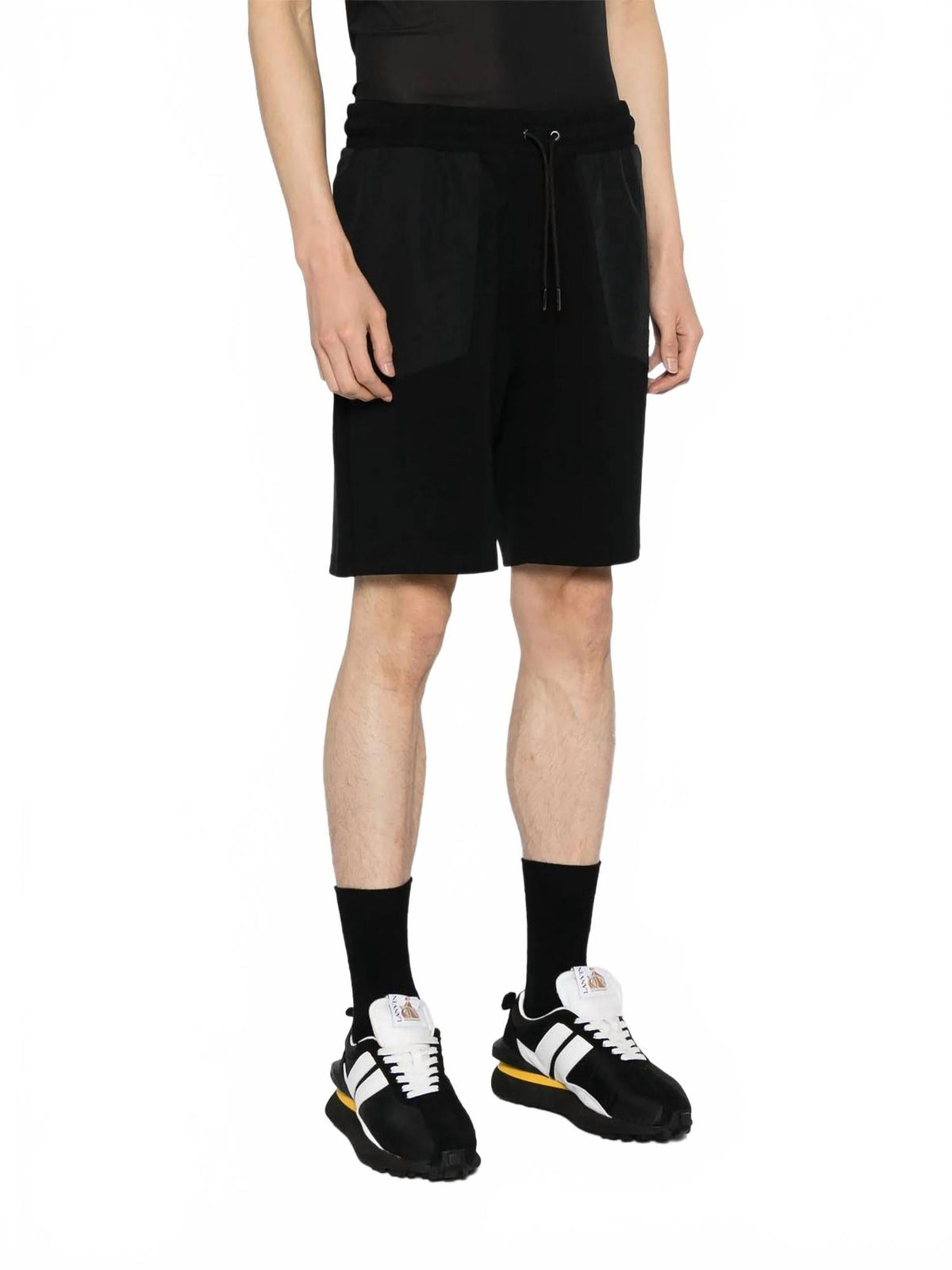 Short color negro