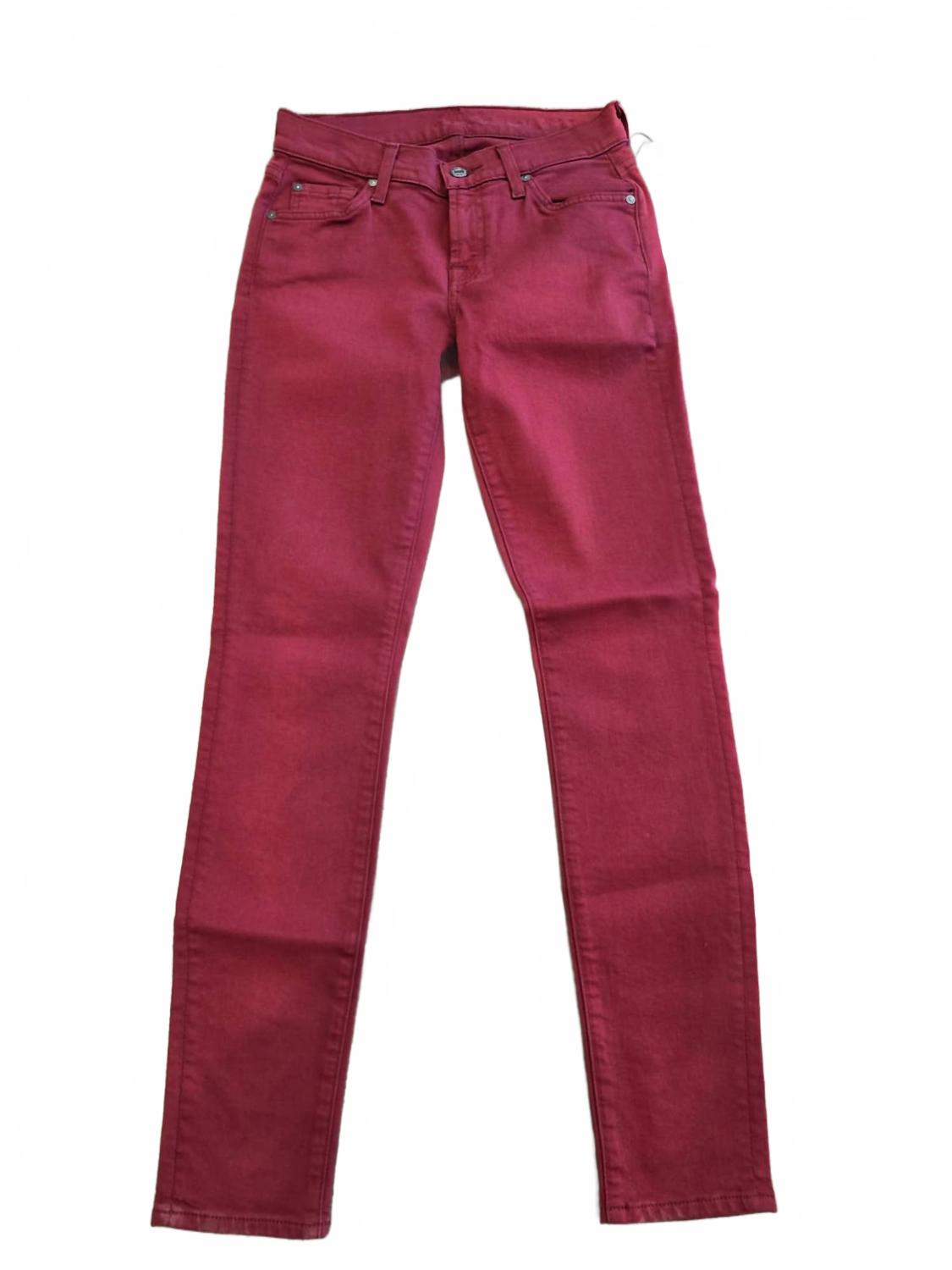 Jean de mujer de corte ajustado color rojo