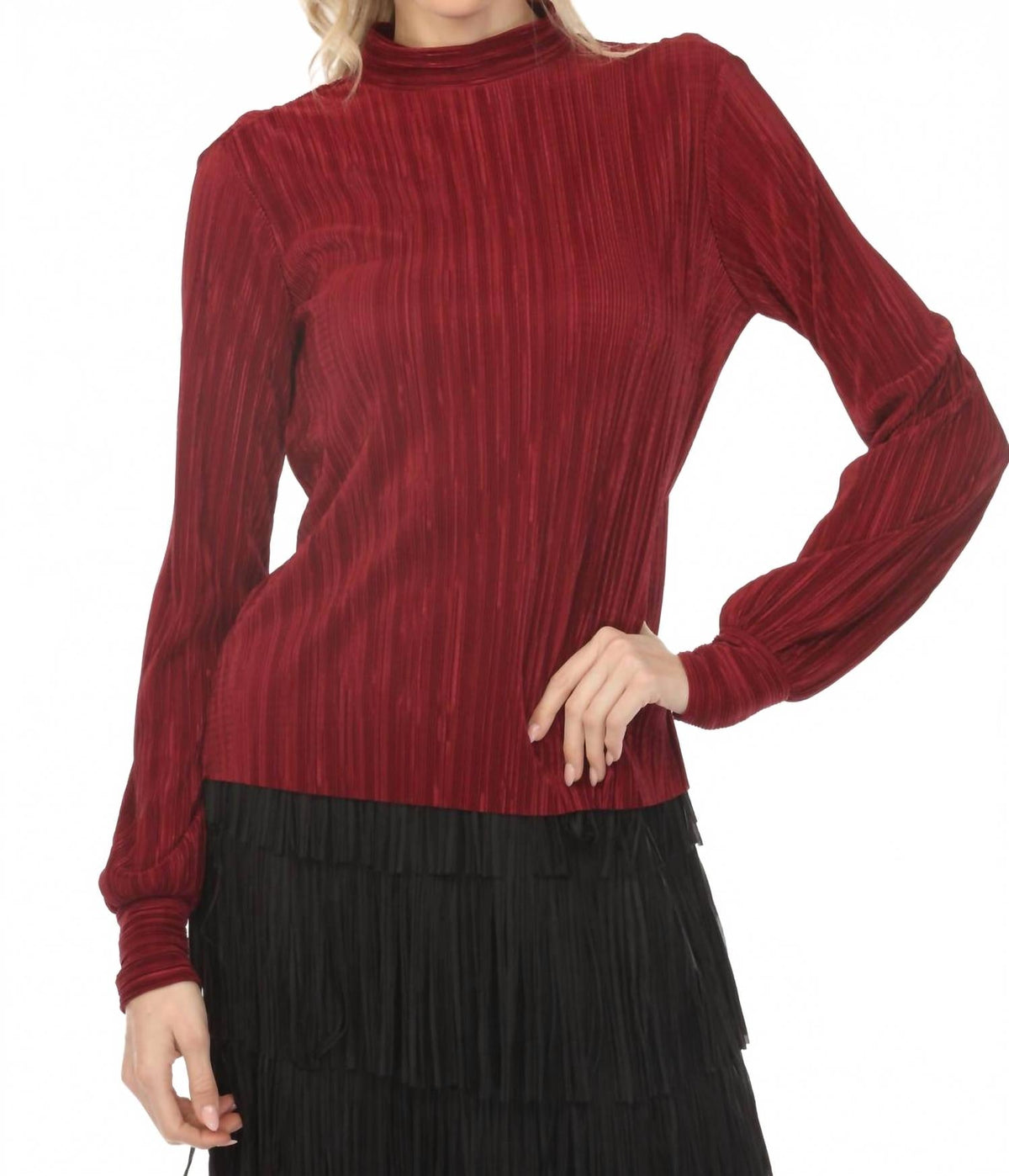Top con cuello alto con pliegues color vinotinto