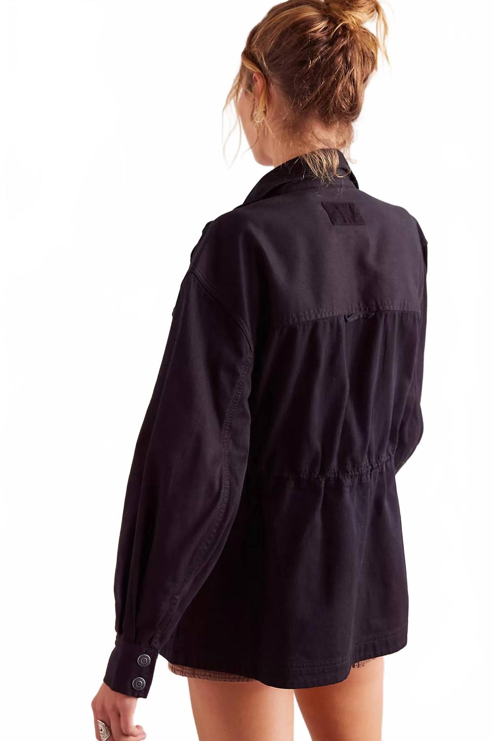 Chaqueta color negro