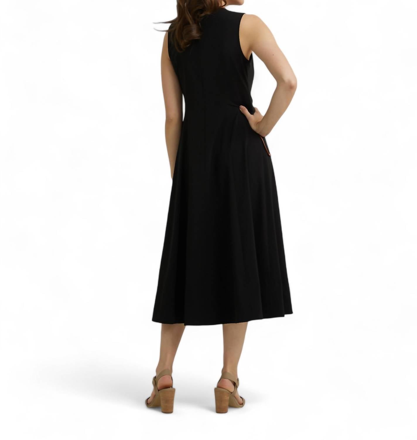 Vestido sin mangas color negro