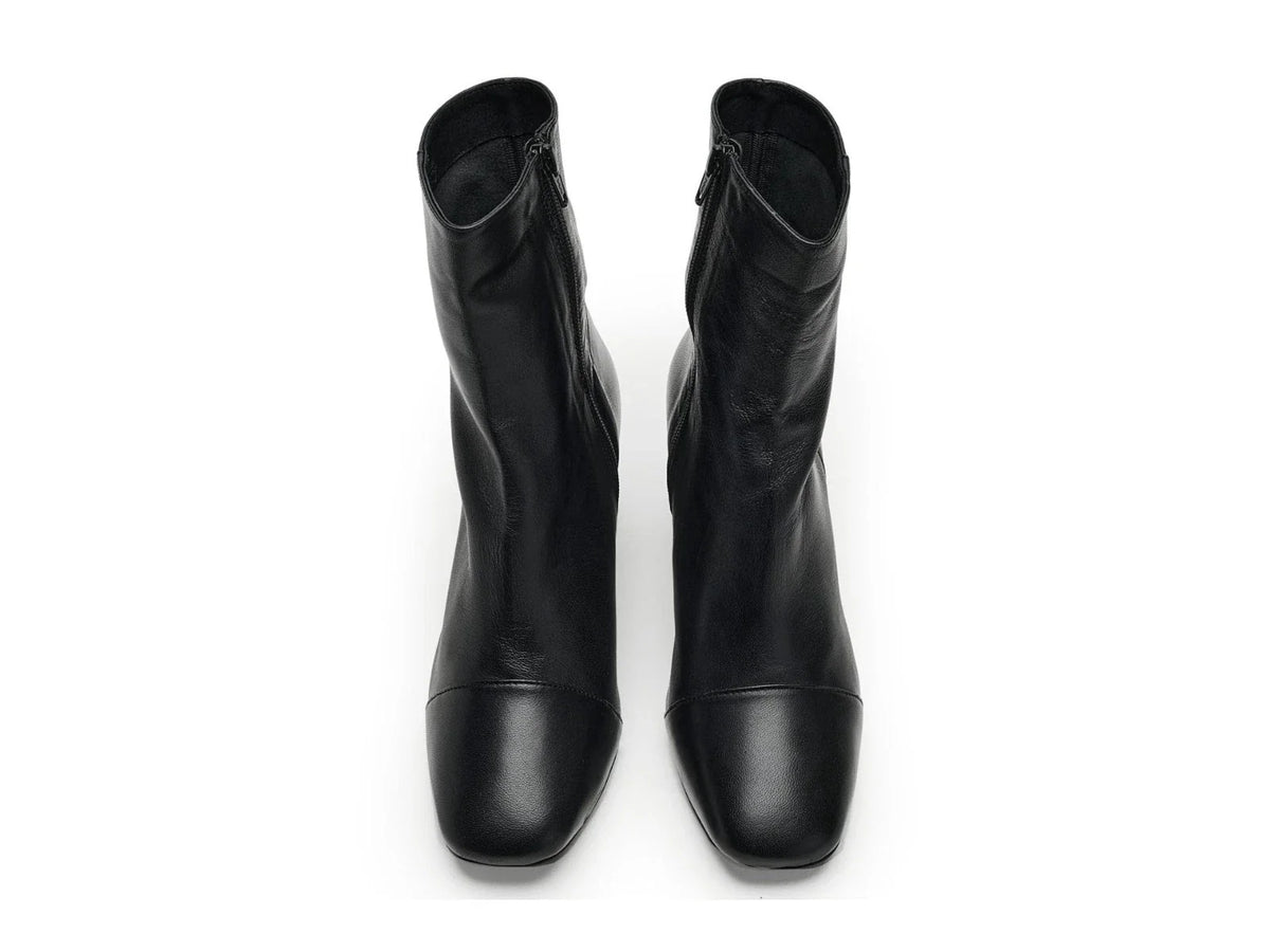 Botines de mujer de cuero color negro