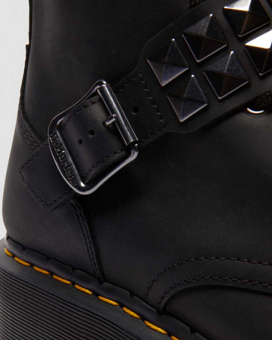Zapatillas con clavos de cuero